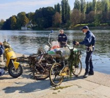 La Polizia Municipale recupera cinque biciclette e uno scooter dai fondali del Po