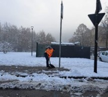 Precipitazione nevosa, nella mattinata mezzi spandisale e più di 600 operatori in azione per la pulizia di marciapiedi e fermate