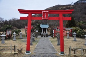torii_shinto_shrine___nagasaki__japan_by_world_of_red-d7t6vj7