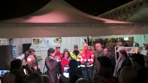 La copnsegna dei libri donati dai torinesi alle  popolazioni colpite dal sisma nelle zone machigiane. nella foto la Sindaca Chiara Appendino e l'Assessora alla Cultura Francesca Paola Leon