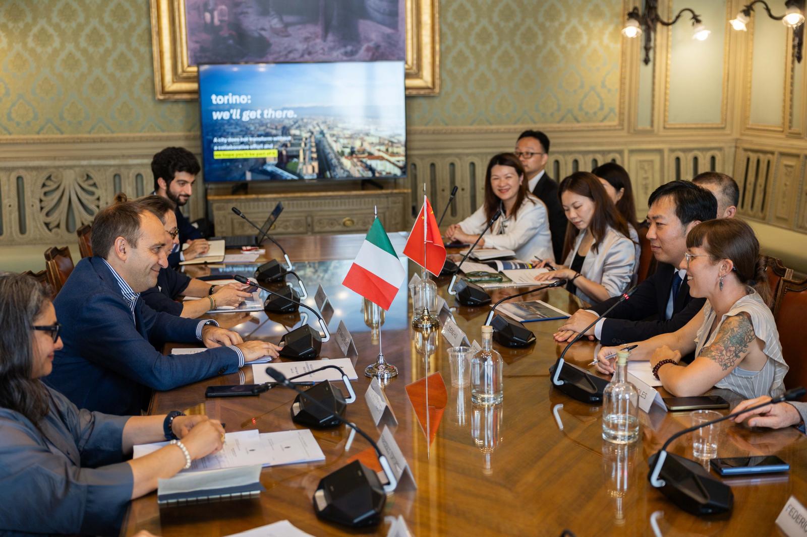 Il sindaco accoglie a Palazzo Civico la delegazione della Guangdong Federation of Trade Unions