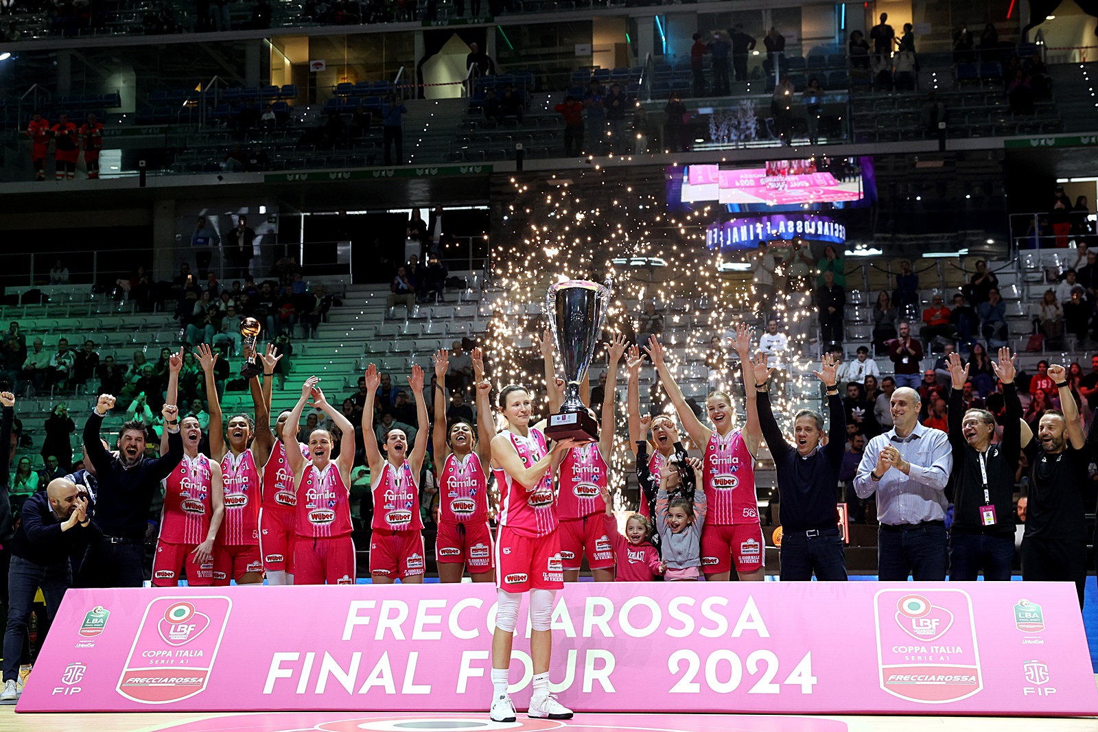 Basket, Final Four all’Inalpi Arena, Schio vince la Coppa Italia femminile per la quindicesima volta