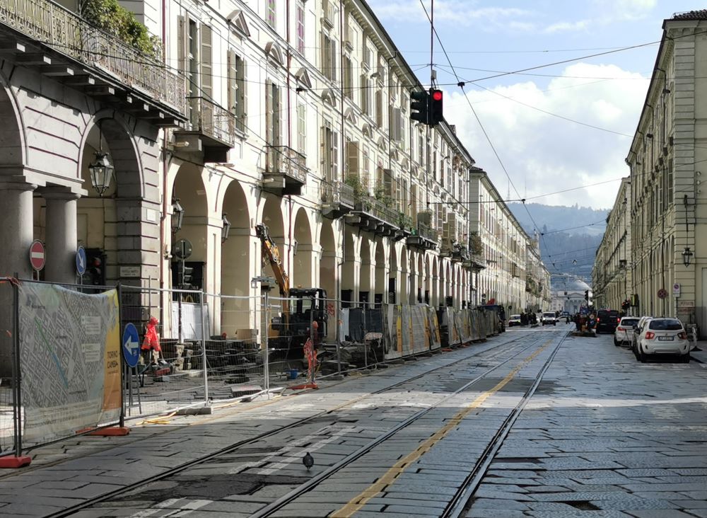 Via Po, il cantiere per il rinnovo dei binari verso via delle Rosine