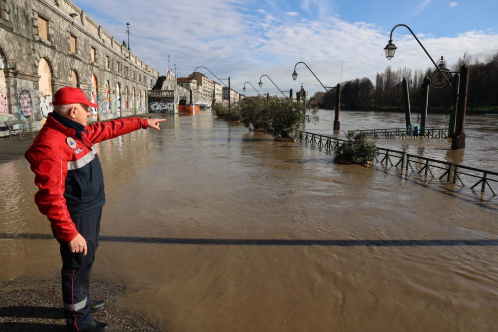 Meteo. Murazzi ancora chiusi per la messa in sicurezza dell’area, una task force per il ripristino delle buche del manto stradale