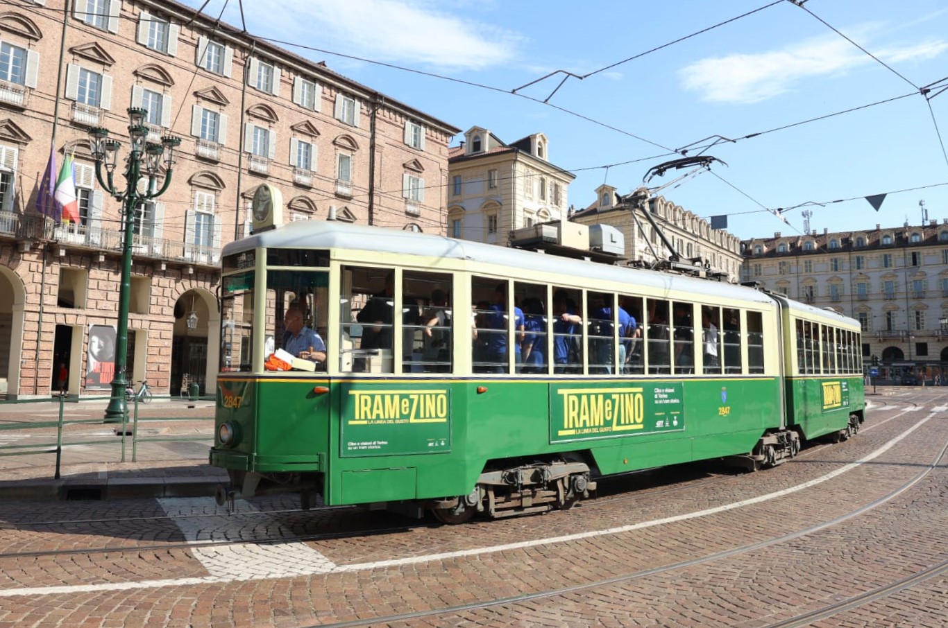Salato o dolce, con vista su Torino: con “Tram e Zino” il gusto sale a bordo