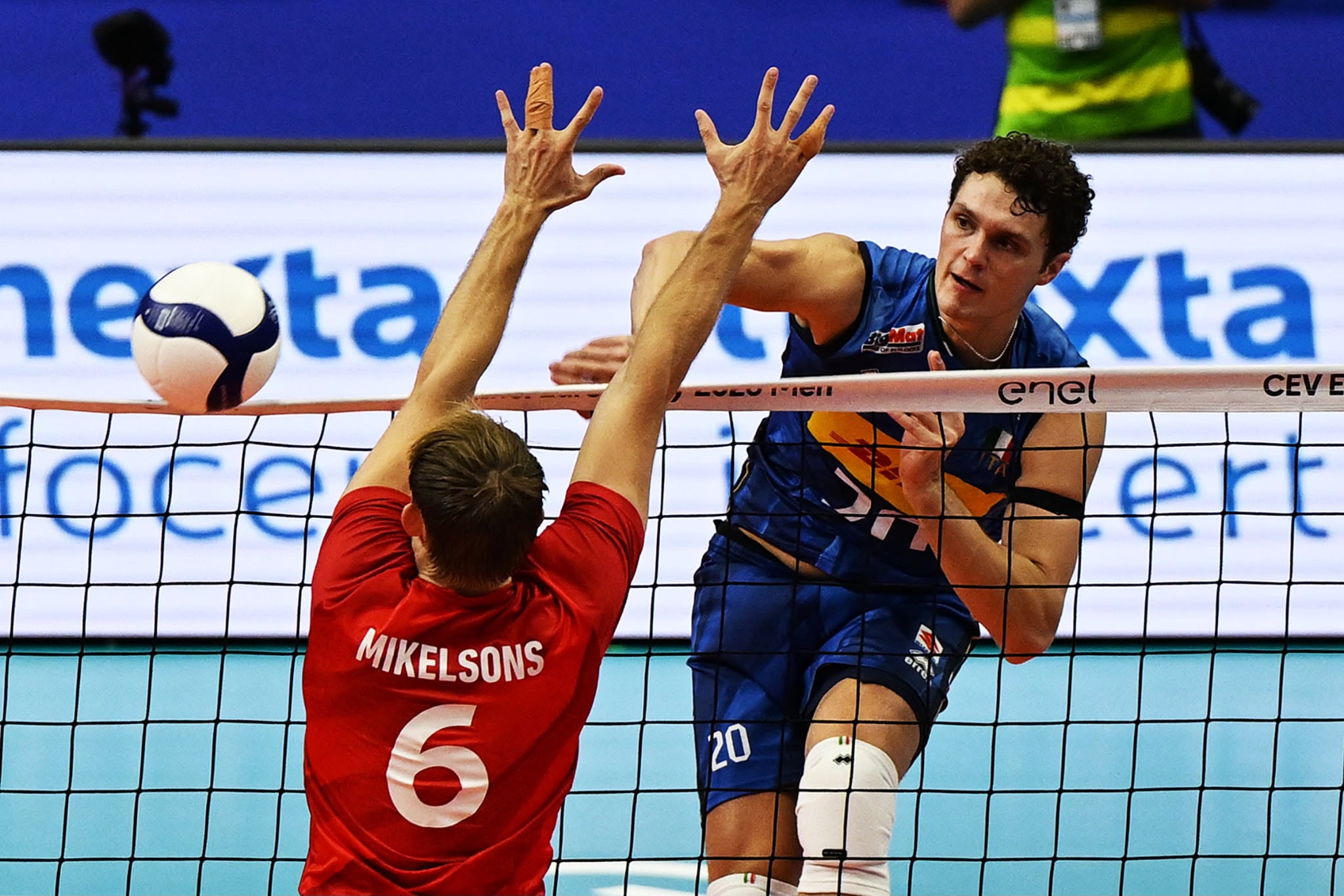 Torino riabbraccia gli azzurri del volley: Danimarca sconfitta negli ottavi degli Europei
