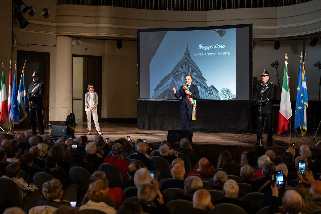 Il Sindaco festeggia gli sposi alle nozze d’oro