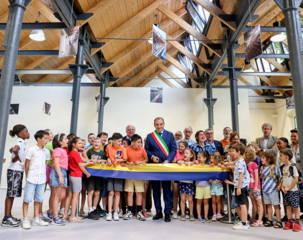 Taglio del nastro per il nuovo salone Ex Safov della Scuola dell’Infanzia Gianni Rodari