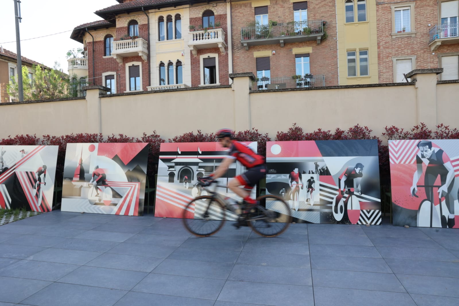 Al Motovelodromo inaugurata l’opera che celebra la tappa torinese del Giro d’Italia