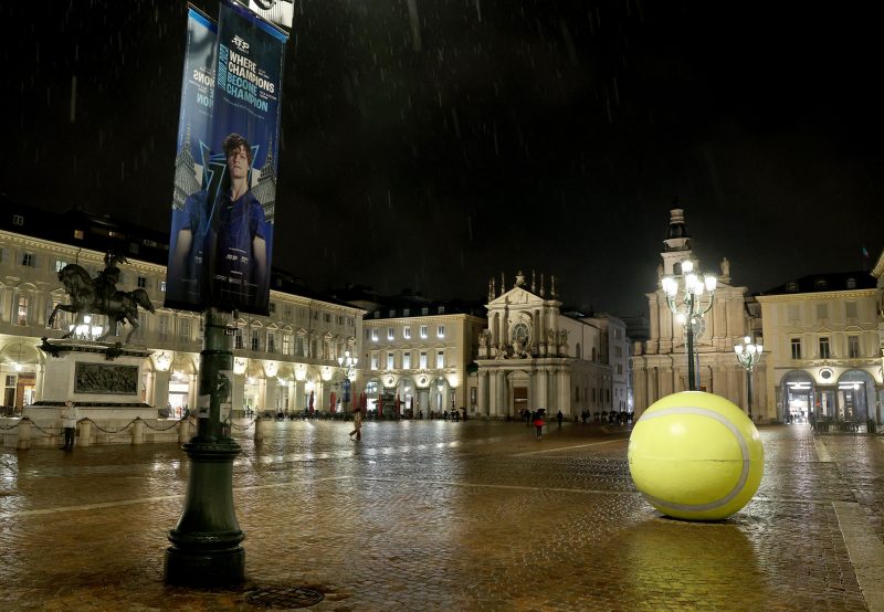 A Torino è Sinner mania. Gli stendardi delle Nitto ATP Final aggiudicati in pochi minuti