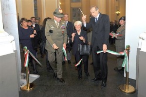 L'inaugrazione della mostra con il Sindaco di Torino, Piero Fassino e il Capo di Stato Maggiore dell'Esercito italiano, Claudio Graziano
