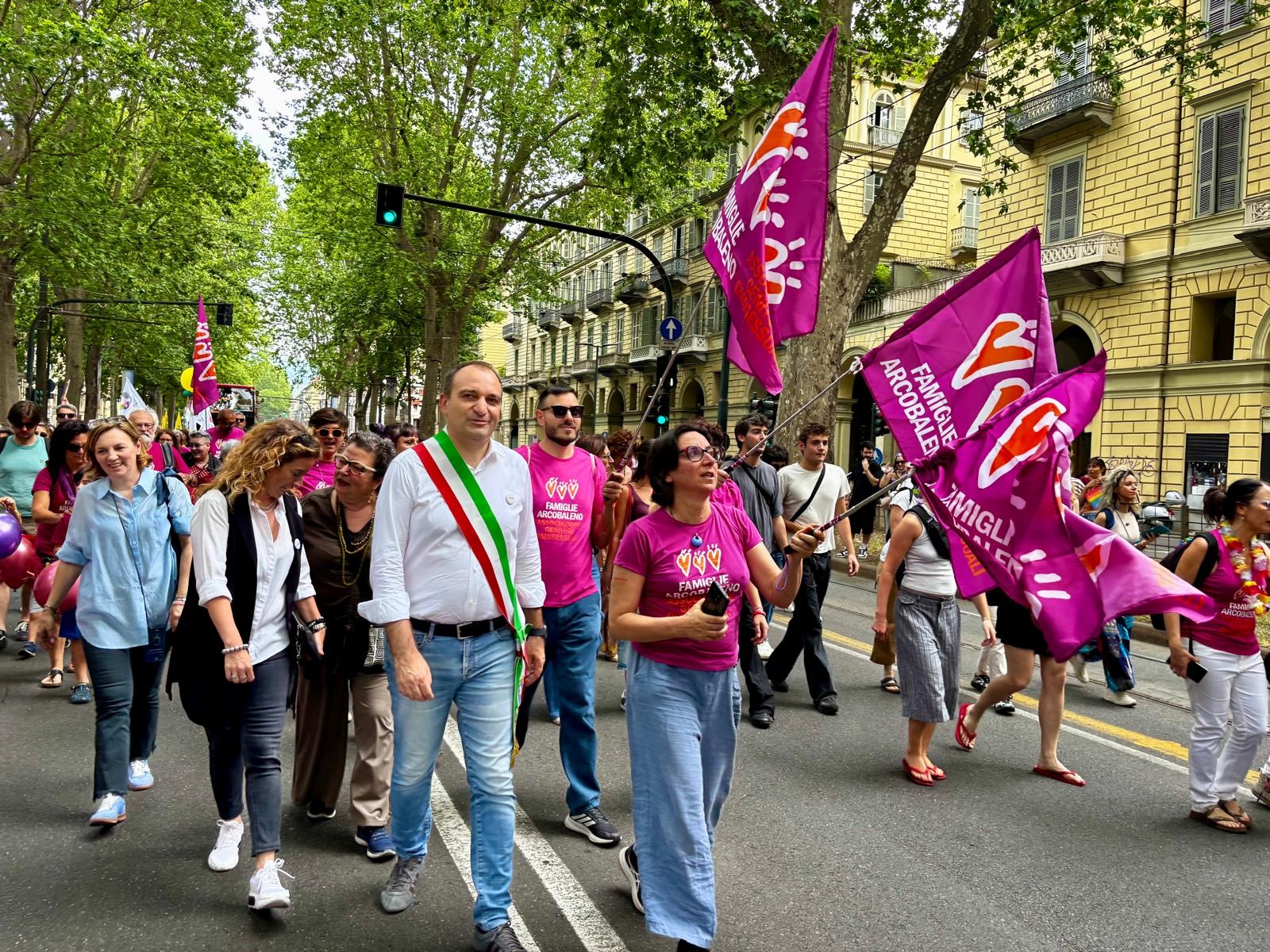 Torino si colora per i diritti: oltre 150mila persone al Pride